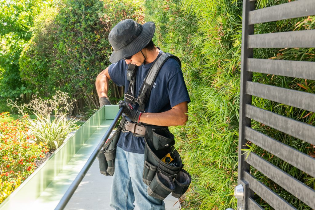 Gutter services in Calabasas, CA