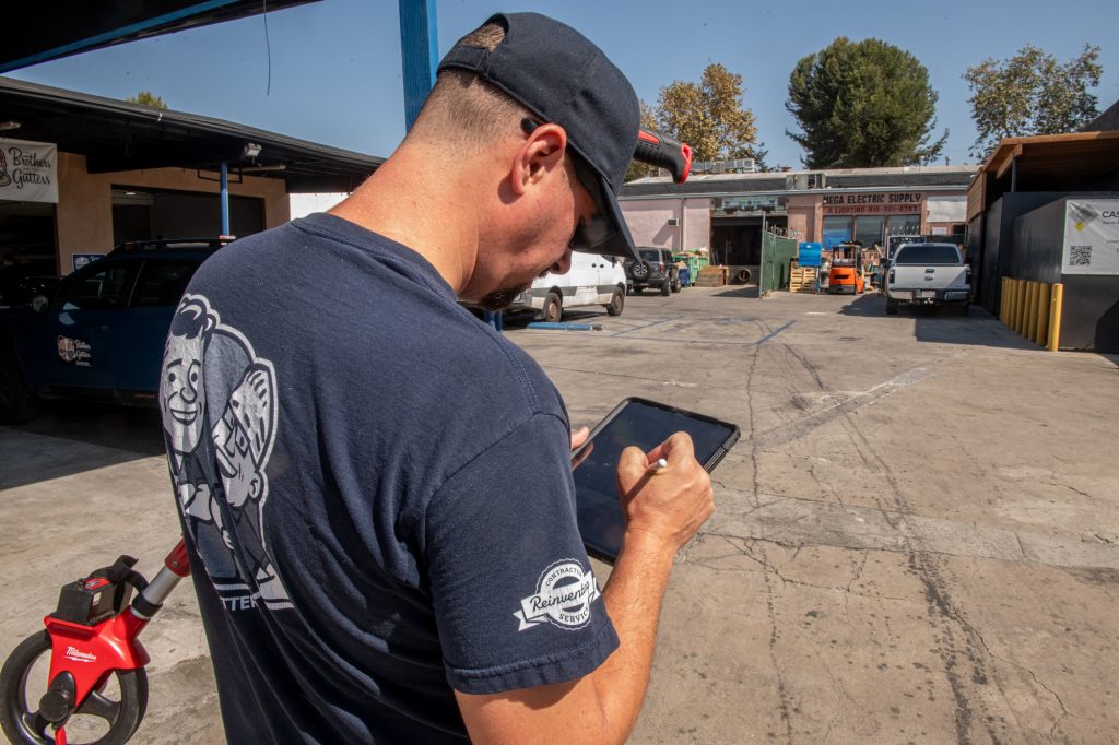 Brothers Gutters Solutionist at work in Los Angeles